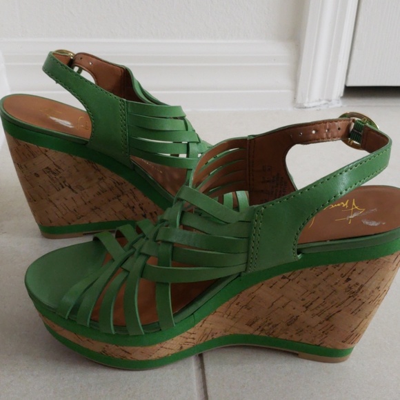 Shoes - Picture 4 of 4